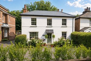 Pembroke Lodge, Thames Ditton- click for photo gallery